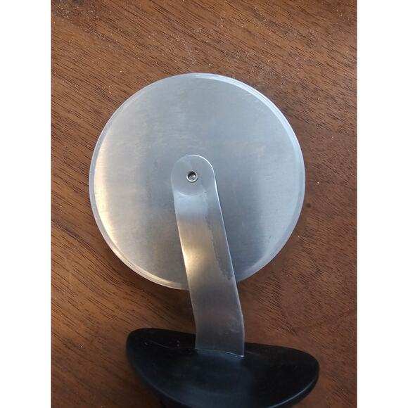 Oxo Large 3-1/4" Pizza Cutter/Wheel, Slicer w/Black Handle - Used - Picture 5 of 7